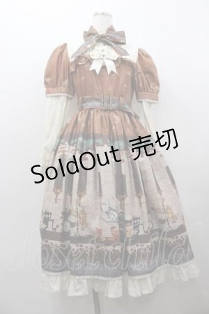 画像: ALICE and the PIRATES / Fleeting moments〜月下の不思議な珈琲店〜柄ワンピース  キャラメル I-26-01-15-050-PA-OP-SA-ZI