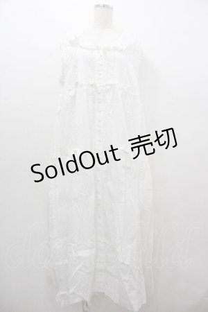 画像: WONDERFUL WORLD / 縦ピンタック&ピコフリルノースリーブワンピース  ホワイト I-26-01-15-061-LO-OP-SA-ZI