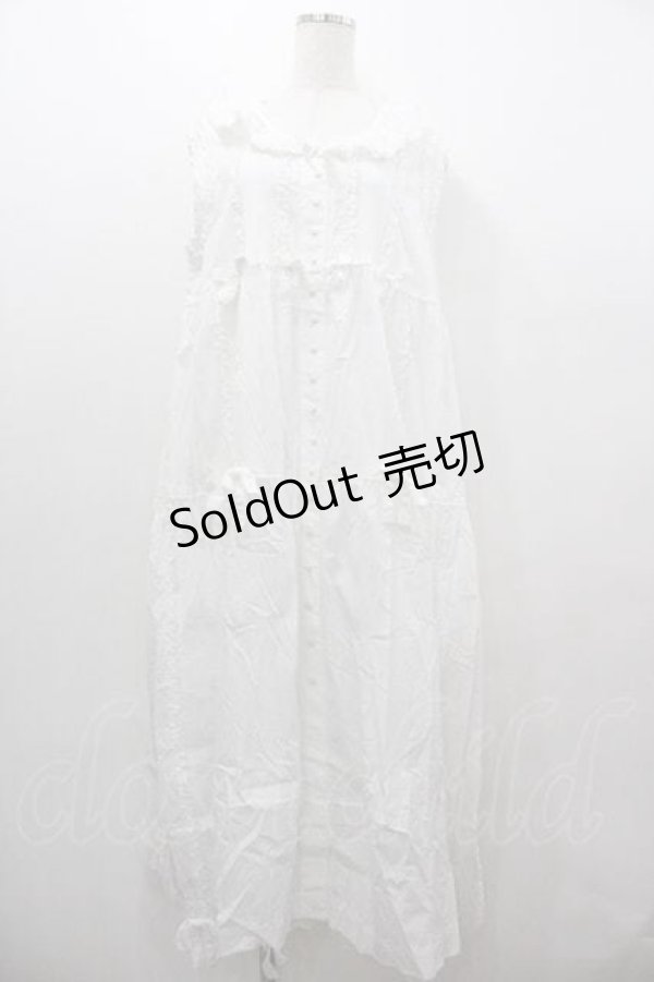 画像1: WONDERFUL WORLD / 縦ピンタック&ピコフリルノースリーブワンピース  ホワイト I-26-01-15-061-LO-OP-SA-ZI (1)