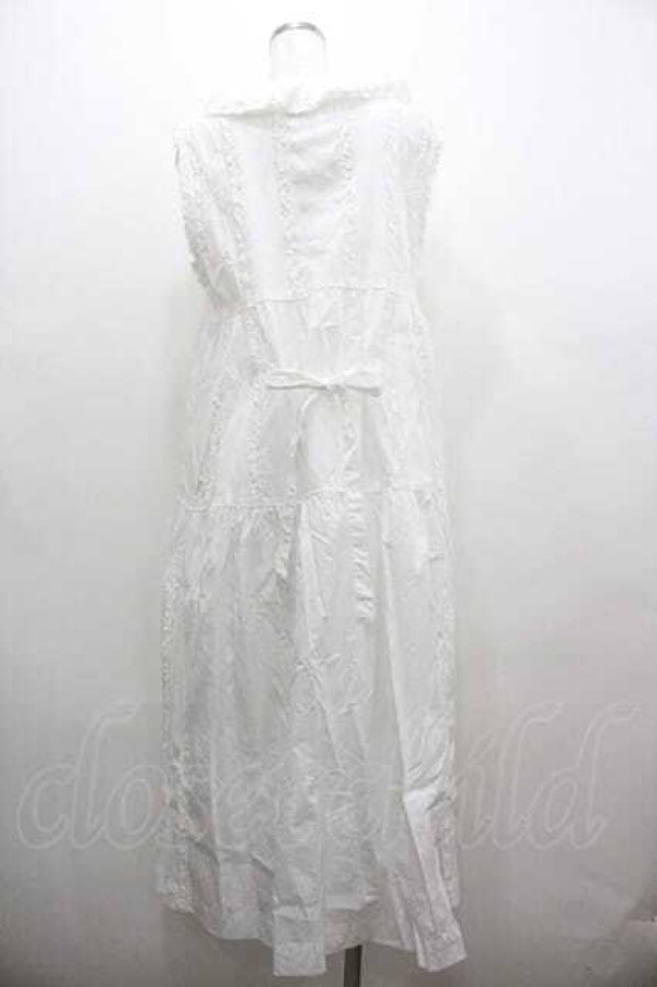 画像2: WONDERFUL WORLD / 縦ピンタック&ピコフリルノースリーブワンピース  ホワイト I-26-01-15-061-LO-OP-SA-ZI (2)