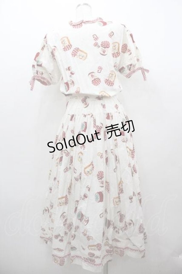 画像2: WONDERFUL WORLD / ジャム瓶総柄半袖ワンピース  白Ｘ赤 I-26-01-15-063-LO-OP-SA-ZI (2)