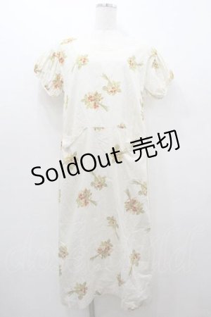 画像: PINK HOUSE / いちごブーケプリント半袖ワンピース  アイボリー I-26-01-15-064-LO-OP-SA-ZI