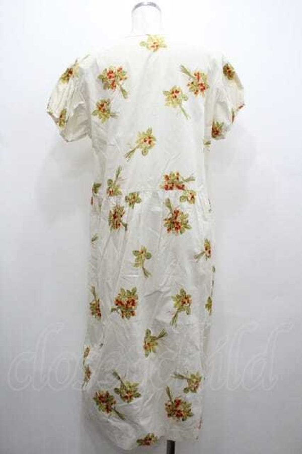 画像2: PINK HOUSE / いちごブーケプリント半袖ワンピース  アイボリー I-26-01-15-064-LO-OP-SA-ZI (2)