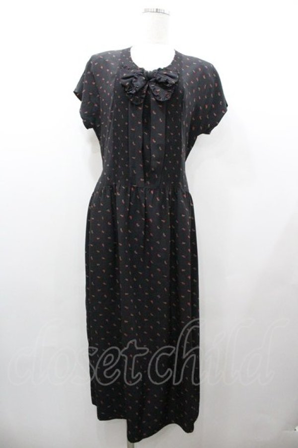 画像1: PINK HOUSE / 小花カーネーション総柄半袖ワンピース  黒Ｘ赤 I-26-01-18-057-LO-OP-SA-ZI (1)