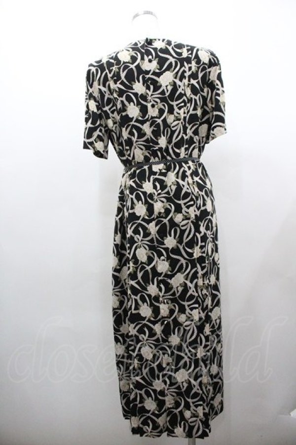 画像2: INGEBORG / カメリアリボン総柄半袖ワンピース  黒Ｘ白 I-26-01-18-059-LO-OP-SA-ZI (2)