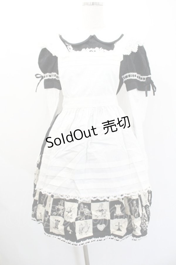 画像1: BABY,THE STARS SHINE BRIGHT / チェス柄アリスのカフェワンピース  黒Ｘ白 I-26-01-20-043-BA-OP-SA-ZI (1)