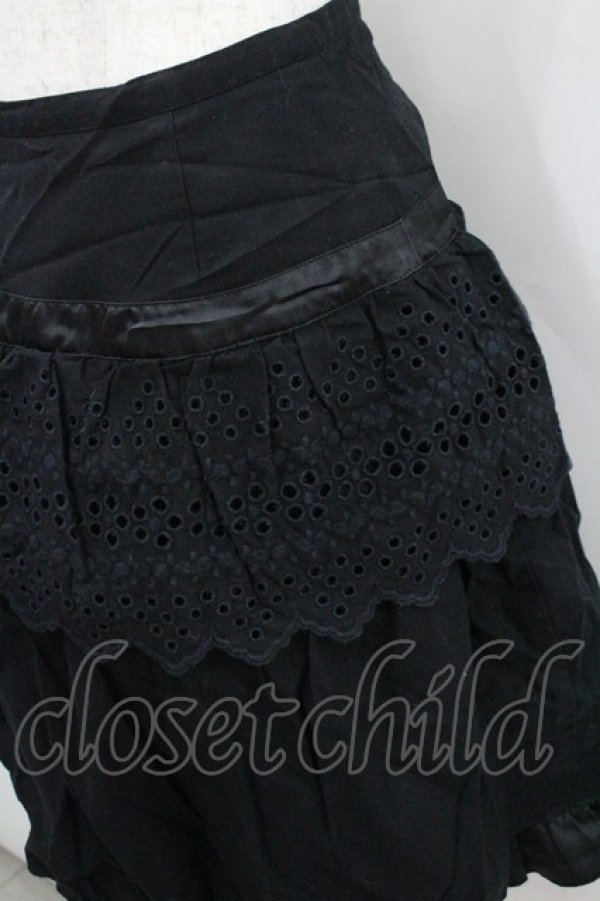 画像2: Emily Temple cute / レースデザインスカート  黒 I-26-01-22-050-ET-SK-SA-ZI (2)