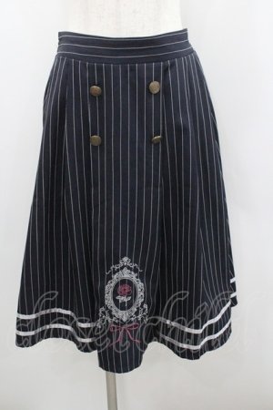 画像: axes femme / 薔薇カメオ刺繍ストライプスカート  黒Ｘ白 I-26-01-22-054-AX-SK-SA-ZI