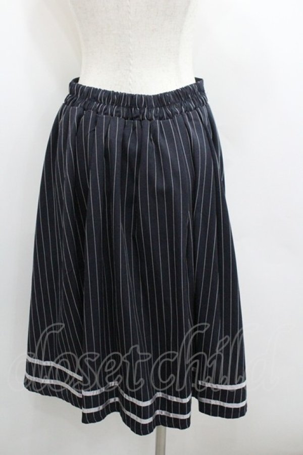 画像3: axes femme / 薔薇カメオ刺繍ストライプスカート  黒Ｘ白 I-26-01-22-054-AX-SK-SA-ZI (3)