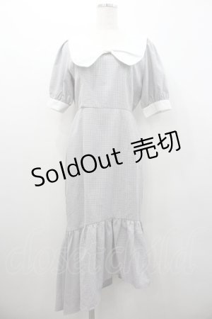 画像: axes femme POETIQUE / リボンカラーマーメイドワンピース  グレーＸ白 I-26-01-24-056-AX-OP-SA-ZI