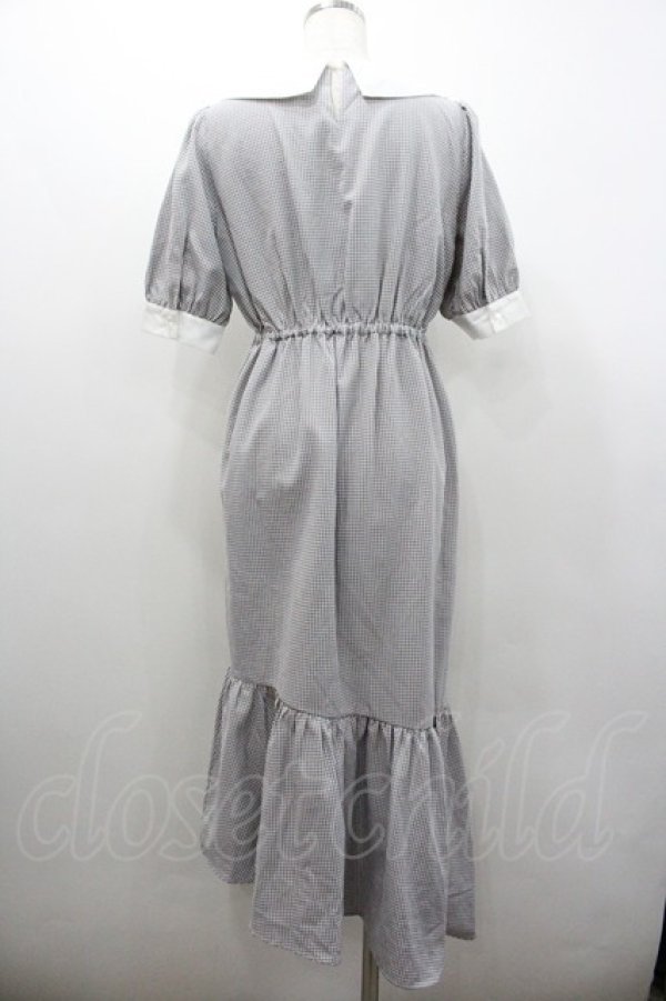 画像2: axes femme POETIQUE / リボンカラーマーメイドワンピース  グレーＸ白 I-26-01-24-056-AX-OP-SA-ZI (2)