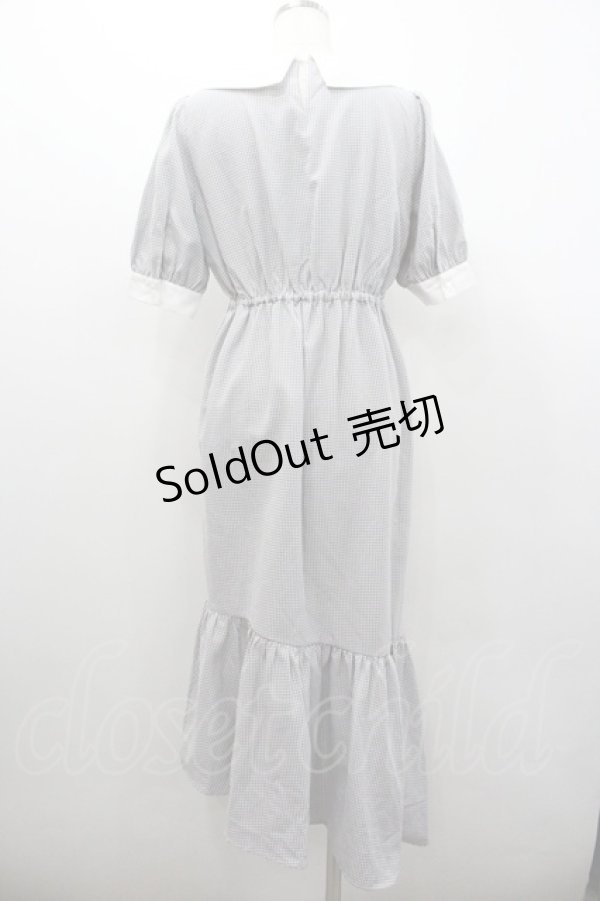 画像2: axes femme POETIQUE / リボンカラーマーメイドワンピース  グレーＸ白 I-26-01-24-056-AX-OP-SA-ZI (2)