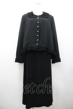 画像: KANEKO ISAO / ピコフリル襟袖ジャケット&スカートセットアップ  ブラック I-26-01-24-081-EL-SK-SA-ZI
