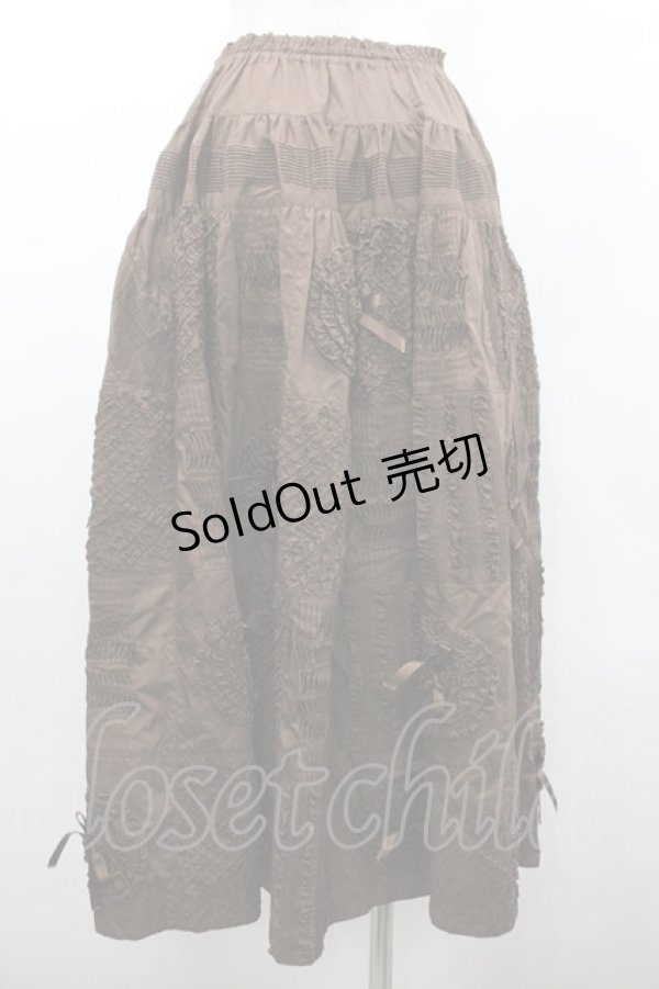 画像2: WONDERFUL WORLD / ピコフリル&ピンタックモチーフパッチワークスカート  ブラウン I-26-01-24-084-LO-SK-SA-ZI (2)