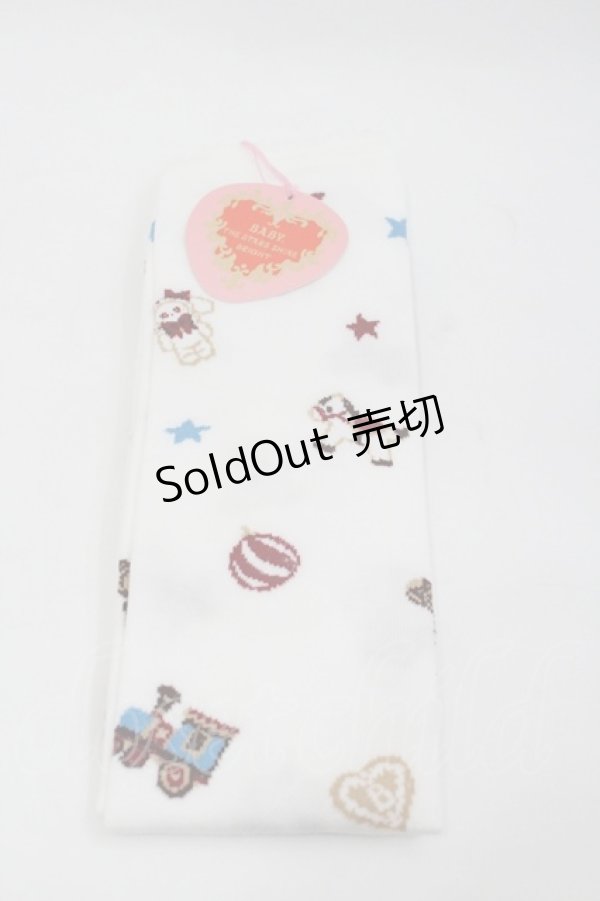 画像1: BABY,THE STARS SHINE BRIGHT / くみゃちゃんのDokiDoki Christmas Party柄オーバーニーソックス（おもちゃ柄）  白 I-26-01-24-117-BA-ZA-SA-ZI (1)