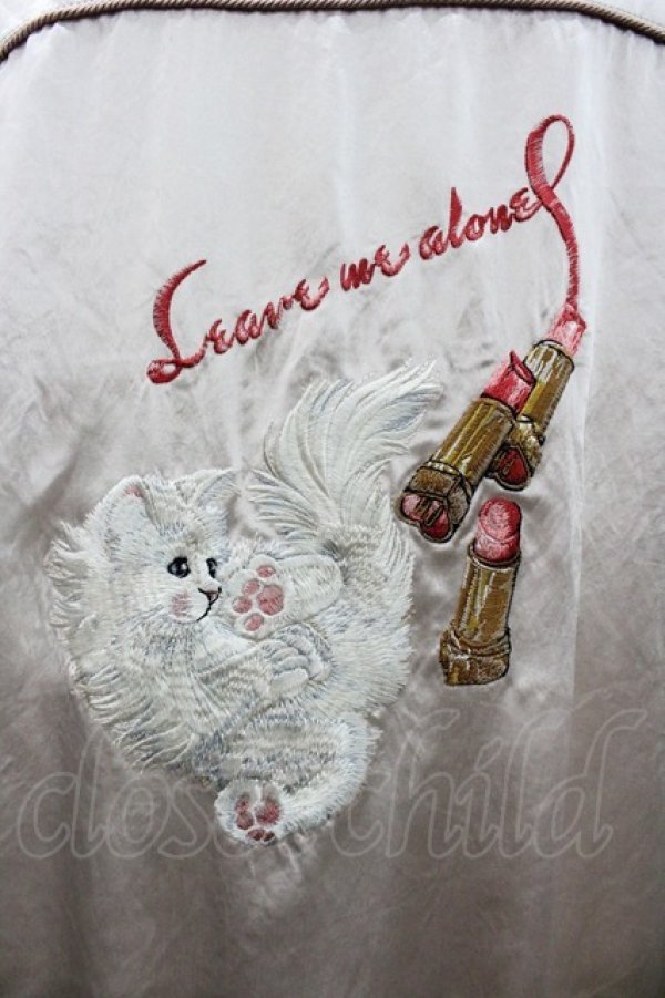 画像3: Karl Helmut / マテリアルキャット刺繍サテンブルゾン  ベージュ I-26-01-24-022-EL-JA-HR-ZI (3)