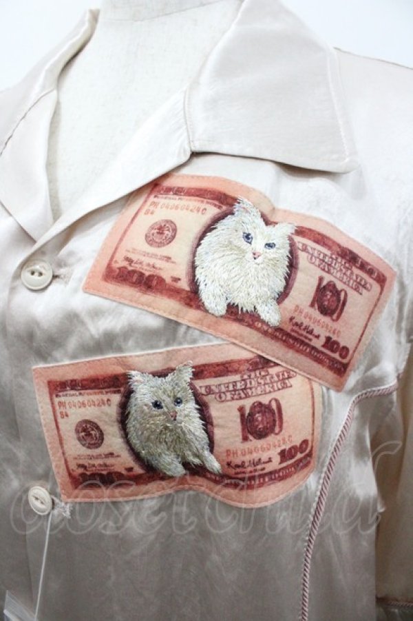 画像4: Karl Helmut / マテリアルキャット刺繍サテンブルゾン  ベージュ I-26-01-24-022-EL-JA-HR-ZI (4)