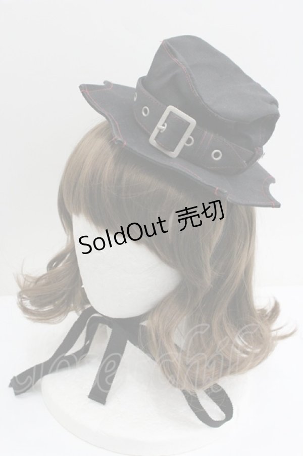 画像1: GOTHPUNKその他(買取対象外) / 変形ベルトミニハット  黒Ｘ赤 I-26-01-27-002-PU-AC-SA-ZI (1)