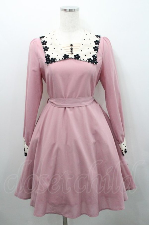 画像1: an another angelus / フラワー刺繍襟ワンピース F ピンク I-26-01-29-035-CA-OP-TE-ZI (1)