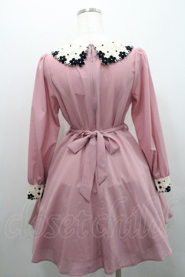 画像2: an another angelus / フラワー刺繍襟ワンピース F ピンク I-26-01-29-035-CA-OP-TE-ZI (2)