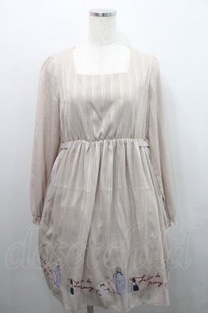 画像: Fi.n.t / コスメプリントシアーストライプワンピース F ベージュ I-26-01-29-039-CA-OP-TE-ZI