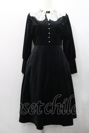 画像: an another angelus / クロシェニットレース衿ベロアワンピース  ブラック I-26-01-31-052-CA-OP-SA-ZI