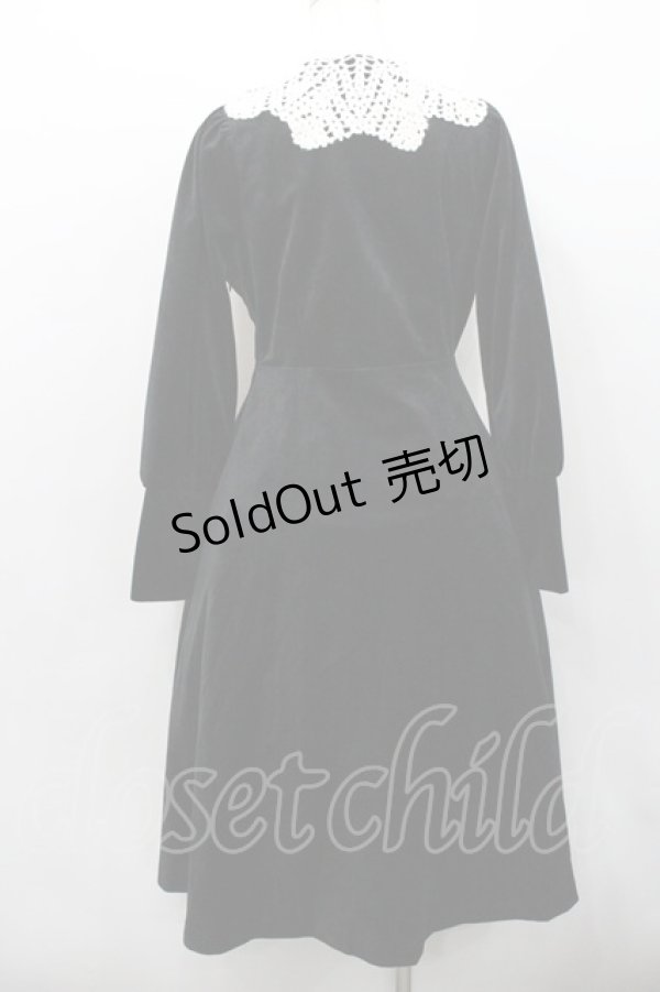 画像2: an another angelus / クロシェニットレース衿ベロアワンピース  ブラック I-26-01-31-052-CA-OP-SA-ZI (2)