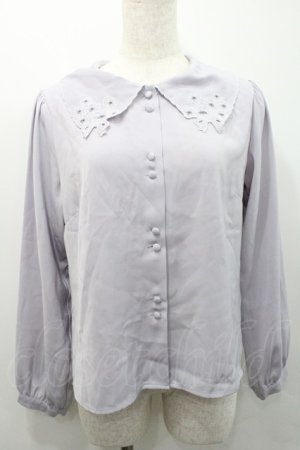 画像: F i.n.t / ミニブーケカットワーク衿ブラウス  ラベンダー I-26-01-31-009-CA-BL-SA-ZI