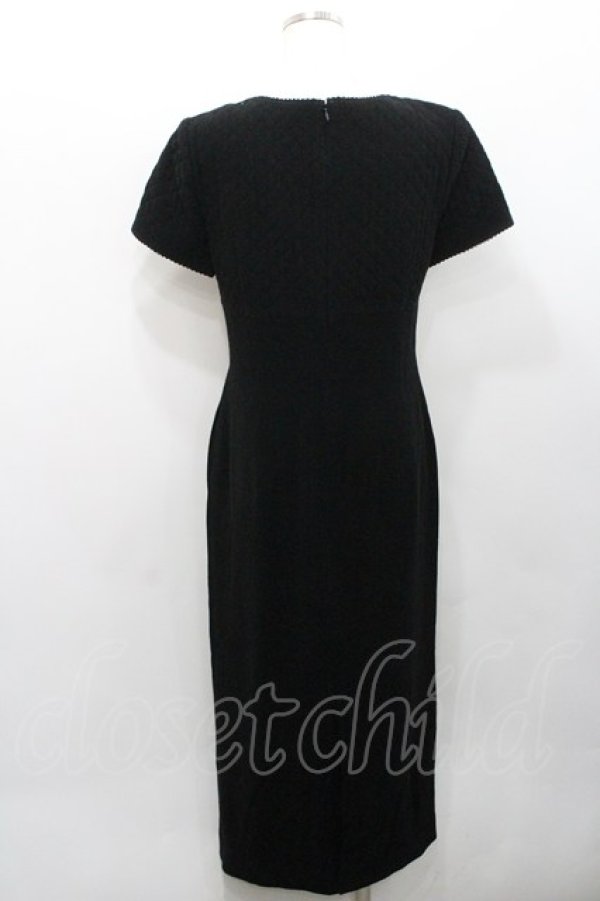 画像2: INGEBORG / キルティング切替半袖ワンピース  黒 I-26-01-31-077-LO-OP-SA-ZI (2)