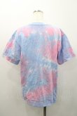 画像2: atmos / atmos pink × 楳図かずお 美少女 洗礼 TIE-DYE TEE BLUE  サックスｘピンク I-26-01-31-012-PU-TO-SA-ZI (2)