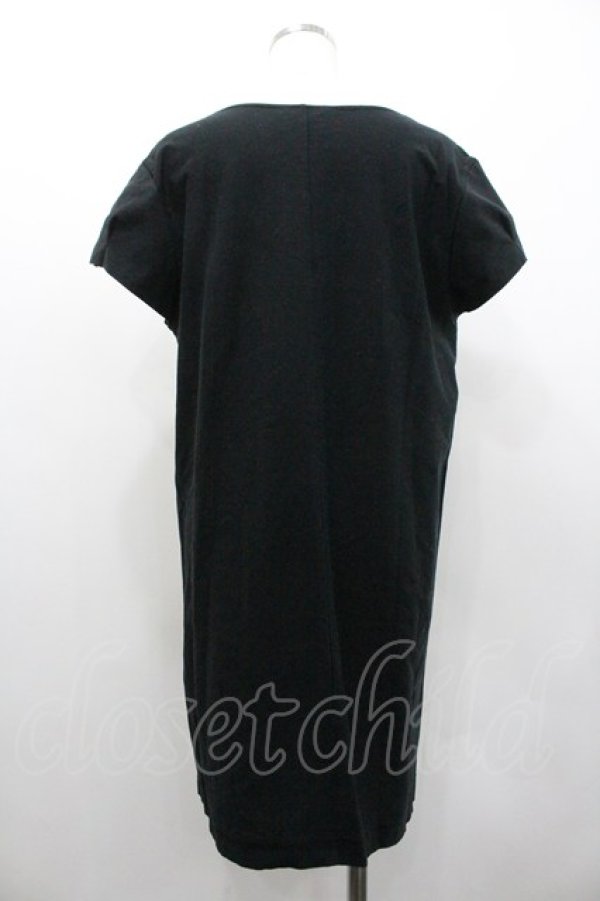 画像2: INGEBORG / 香水瓶プリント半袖チュニック 4(11号) 黒Ｘ白 I-26-02-01-071-LO-OP-SA-ZI (2)