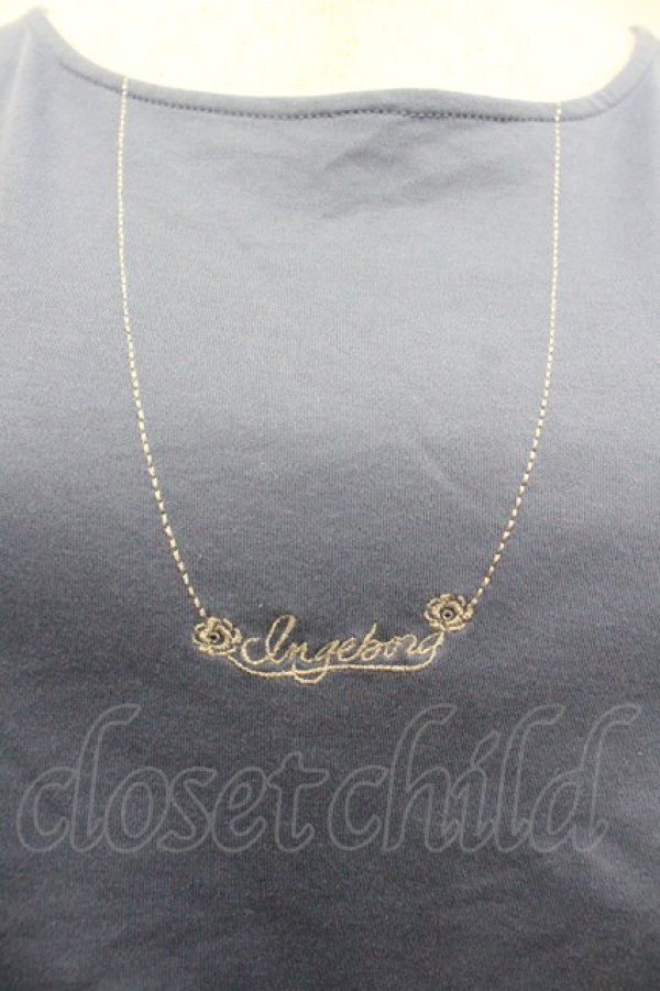 画像3: INGEBORG / インゲボルグチャーム刺繍カットソー 4(11号) ブルー I-26-02-01-072-LO-TO-SA-ZI (3)