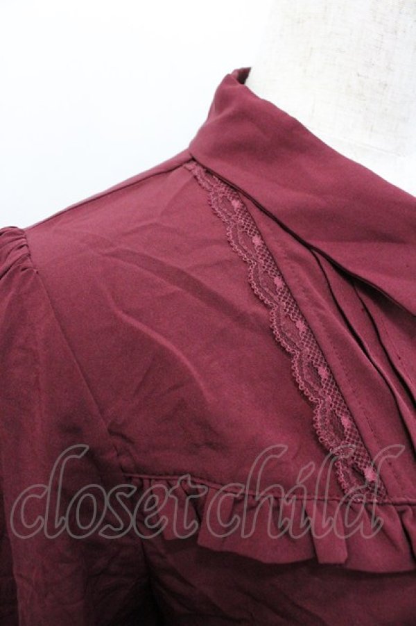 画像3: axes femme POETIQUE / チェーンブローチ付長袖ブラウス【ブローチ欠品】  ボルドー I-26-02-01-089-AX-BL-SA-ZI (3)