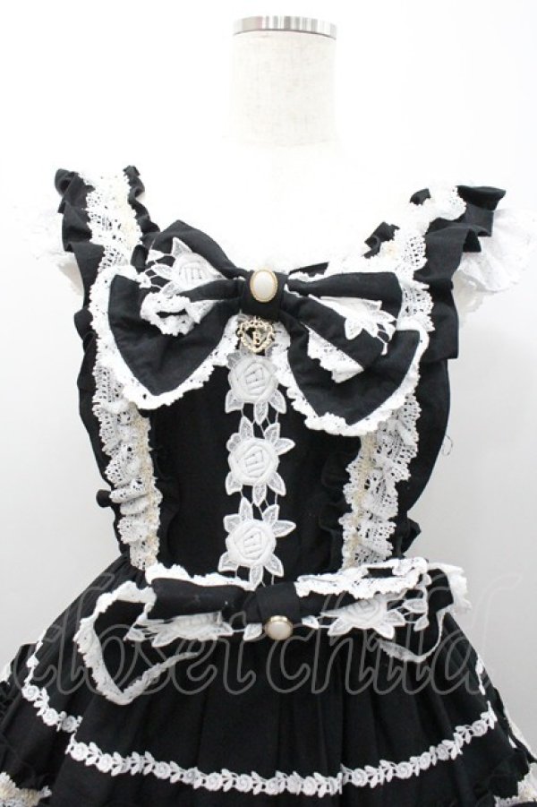 画像2: BABY,THE STARS SHINE BRIGHT / Rose Lace Rococoジャンパースカート  黒Ｘ白 I-26-02-06-044-BA-OP-SA-ZI (2)
