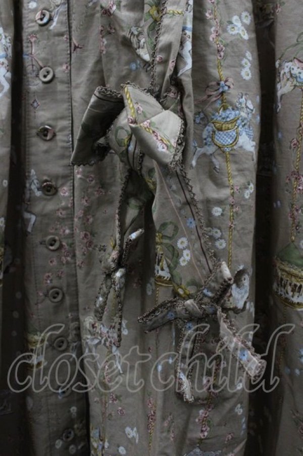 画像4: PINK HOUSE / メリーゴウランドプリントノースリーブワンピース  モカ I-26-02-06-079-LO-OP-SA-ZI (4)