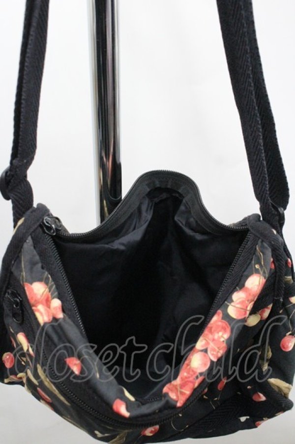 画像2: PINK HOUSE / さくらんぼプリントショルダーバッグ  黒Ｘ赤 I-26-02-06-104-LO-BG-SA-ZI (2)