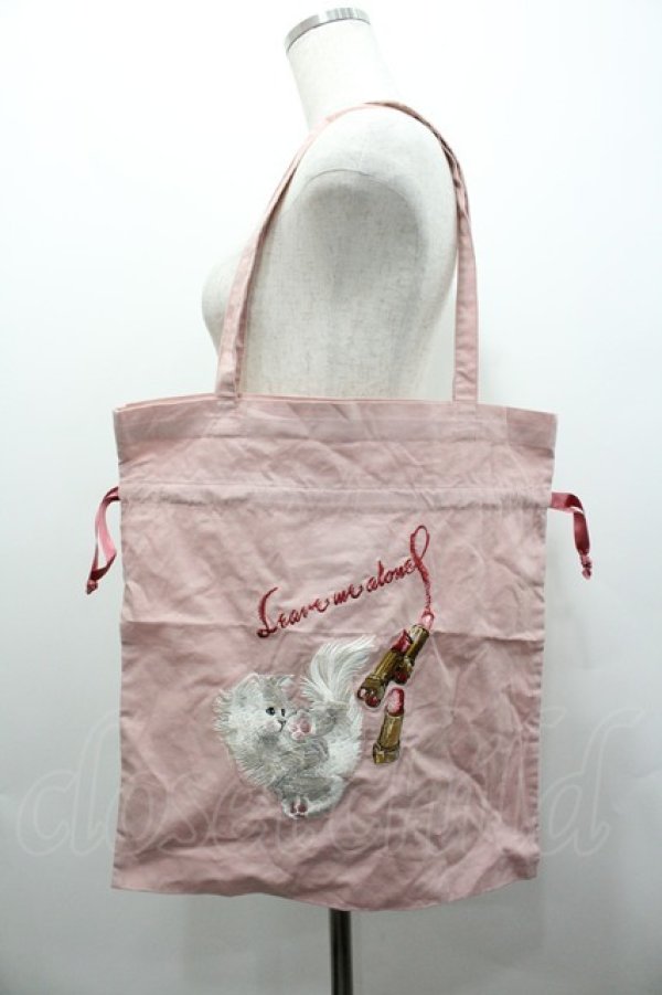 画像1: Karl Helmut / マテリアルキャット刺しゅうバッグ  ピンク　 I-26-02-06-114-EL-BG-SA-ZI (1)