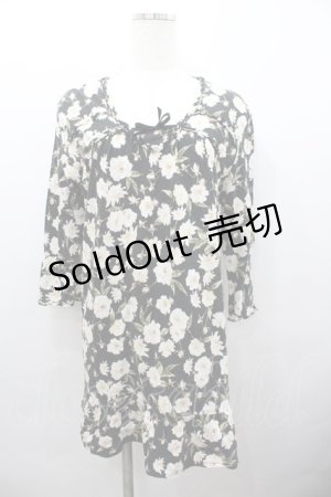 画像: INGEBORG / 花柄Vネック胸元リボン長袖トップス 13号 ブラック I-26-02-06-012-LO-TO-SA-ZI