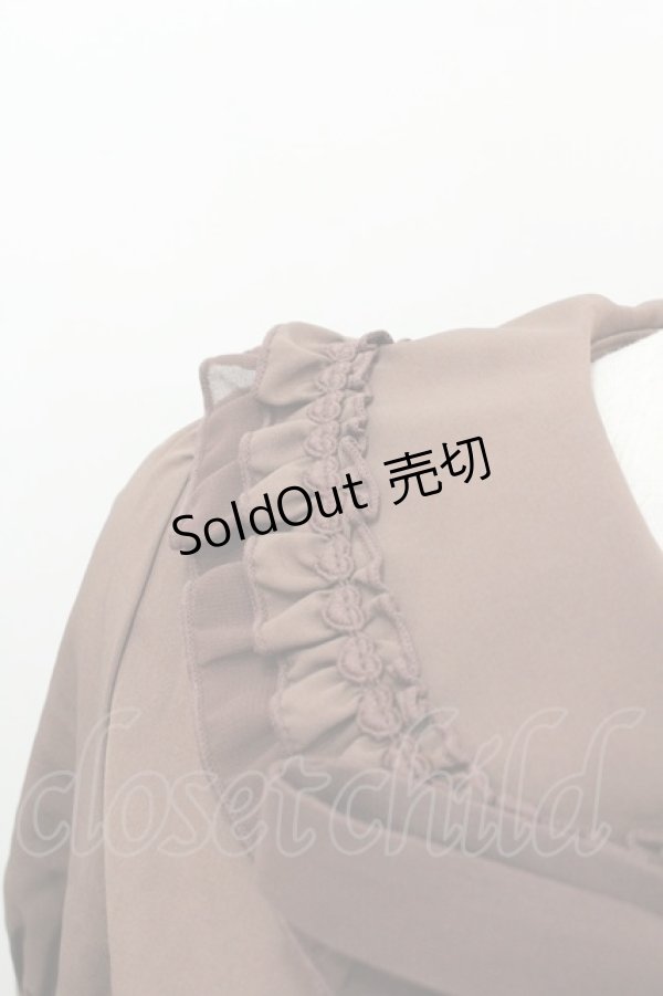 画像2: axes femme POETIQUE / リボンフリル半袖ブラウス  モカ I-26-02-08-037-AX-BL-HR-ZI (2)