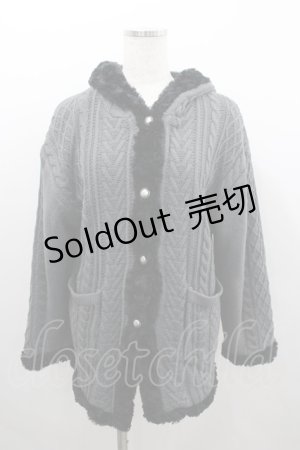 画像: axes femme / ニット&ボアリバーシブルカーディガン  グレーＸ黒 I-26-02-08-045-AX-TO-SA-ZI