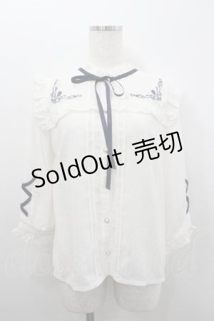 画像: axes femme POETIQUE / ローズ刺繍レースアップブラウス  白Ｘ紺 I-26-02-08-006-AX-BL-SA-ZI