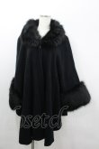 画像1: axes femme / /ファー付き2wayケープ  黒 I-26-02-08-077-AX-TO-HR-ZI (1)