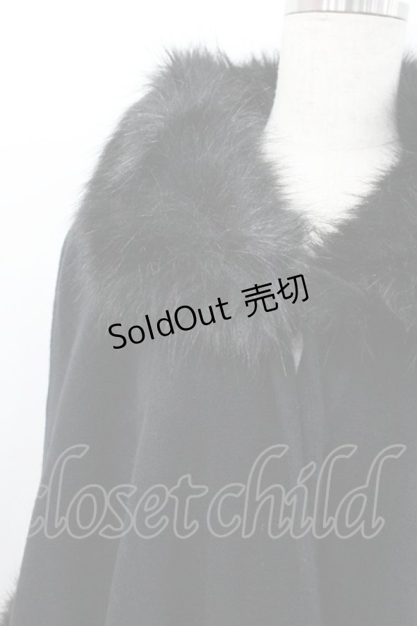 画像2: axes femme / /ファー付き2wayケープ  黒 I-26-02-08-077-AX-TO-HR-ZI (2)