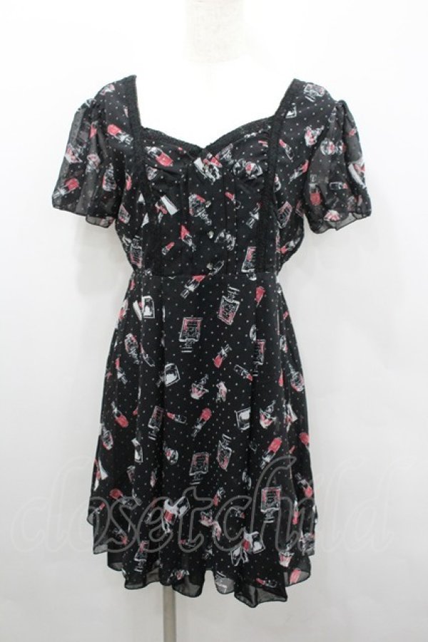 画像1: axes femme / コスメ柄ワンピース  黒 I-26-02-08-088-AX-OP-SA-ZI (1)