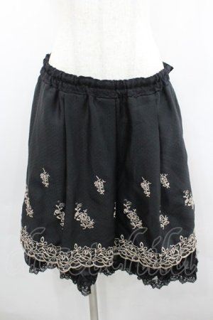 画像: axes femme / バラ刺繍入りスカート  黒Ｘアイボリー I-26-02-08-114-AX-SK-SA-ZI