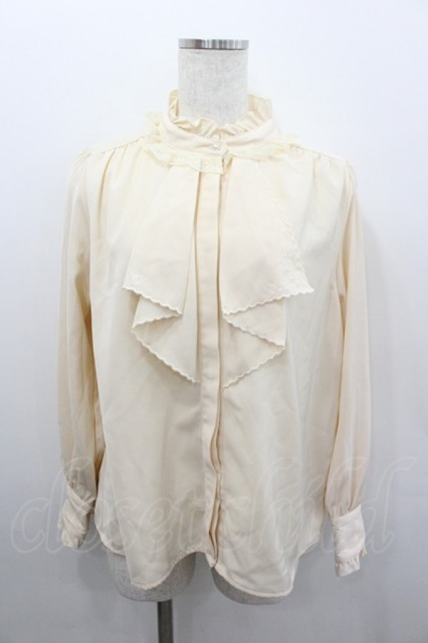 画像1: axes femme / バラ刺繍ラッフルフリルブラウス  生成り I-26-02-08-016-AX-BL-SA-ZI (1)