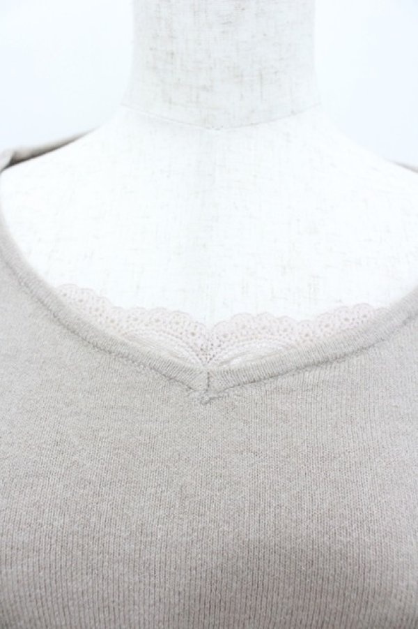 画像2: axes femme / レース配色Vネックニット  ベージュ I-26-02-08-025-AX-TO-SA-ZI (2)