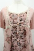 画像2: axes femme / ローズブーケプリントシフォン切り替え半袖カットソー  ピンク I-26-02-11-010-AX-TO-SA-ZI (2)