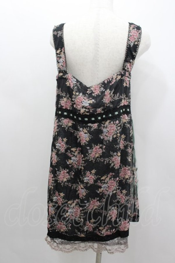 画像3: axes femme / フラワーブーケシフォンプリントジャンパースカート  黒Ｘピンク I-26-02-11-097-AX-OP-SA-ZI (3)