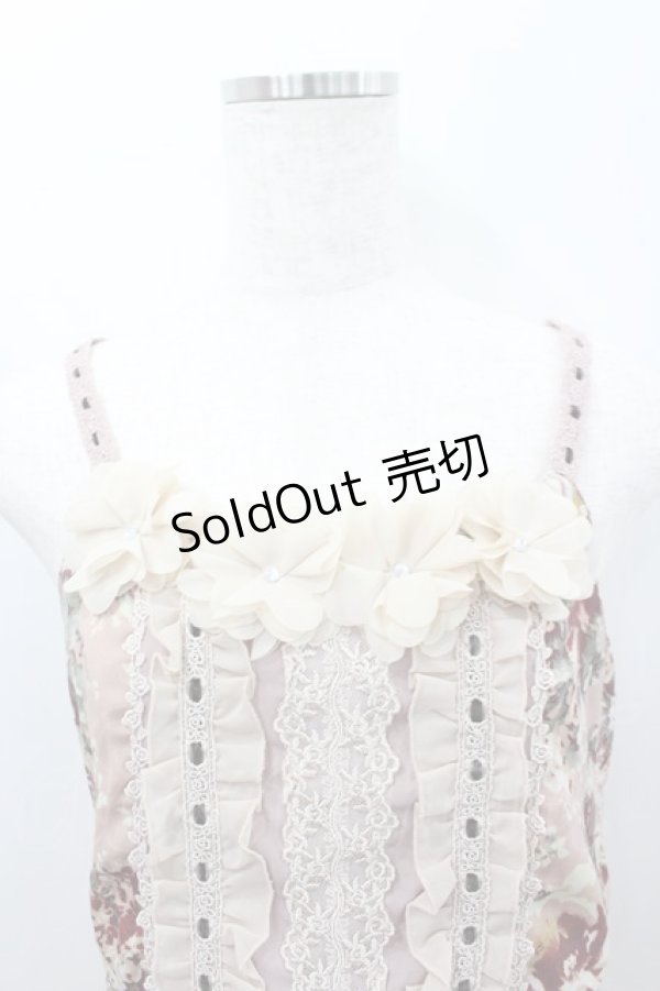 画像2: axes femme / 薔薇プリント&胸元フラワーモチーフジャンパースカート  ピンク I-26-02-11-102-AX-OP-SA-ZI (2)